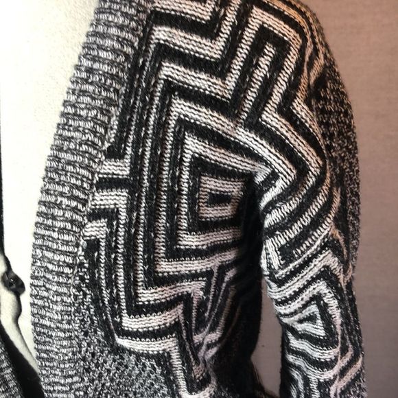 Sostanza L cardigan /geometric knit pattern /black and gray /buttons down front - Picture 2 of 11